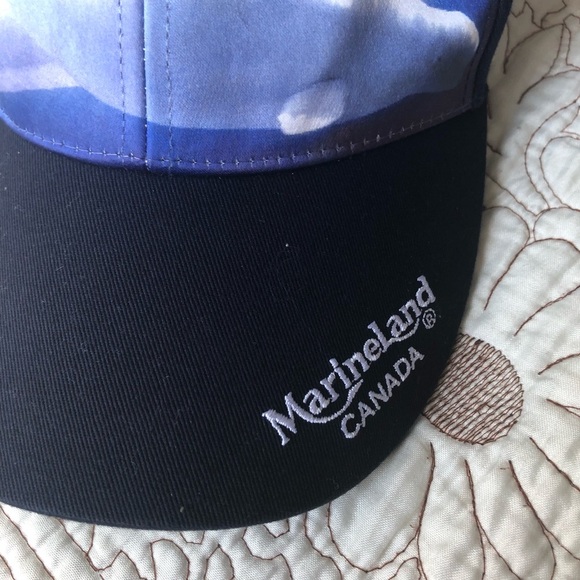 Marineland Canada Cap - Picture 2 of 6